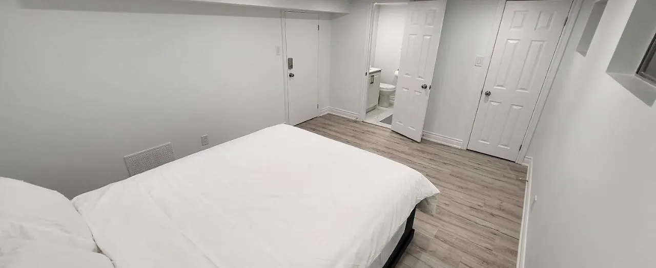 Queen Bedroom With Private Washroom Near 401, 404, Dvp, Markham, North York, Free Parking Toronto