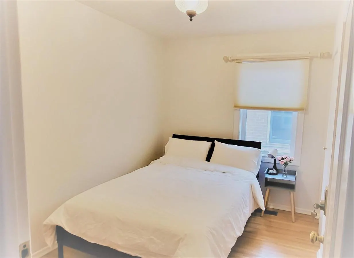 Queen Bedroom With Private Washroom Near 401, 404, Dvp, Markham, North York, Free Parking Toronto Kanada