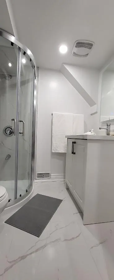 Queen Bedroom With Private Washroom Near 401, 404, Dvp, Markham, North York, Free Parking Toronto 0*,  Kanada