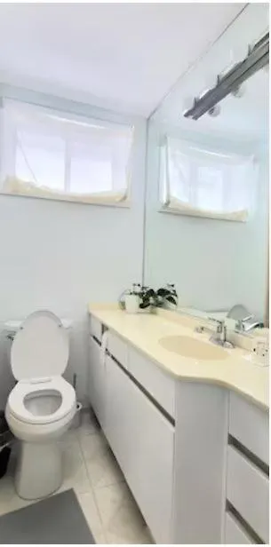 Queen Bedroom With Private Washroom Near 401, 404, Dvp, Markham, North York, Free Parking Toronto Penzion