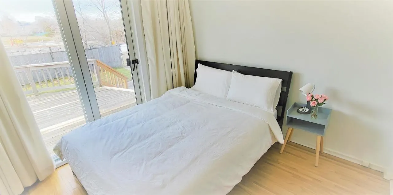 Queen Bedroom With Private Washroom Near 401, 404, Dvp, Markham, North York, Free Parking Toronto 0*,
