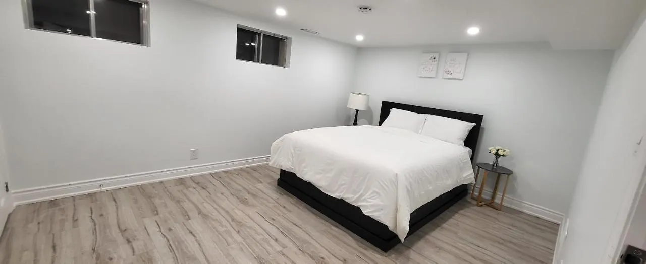 Queen Bedroom With Private Washroom Near 401, 404, Dvp, Markham, North York, Free Parking Toronto