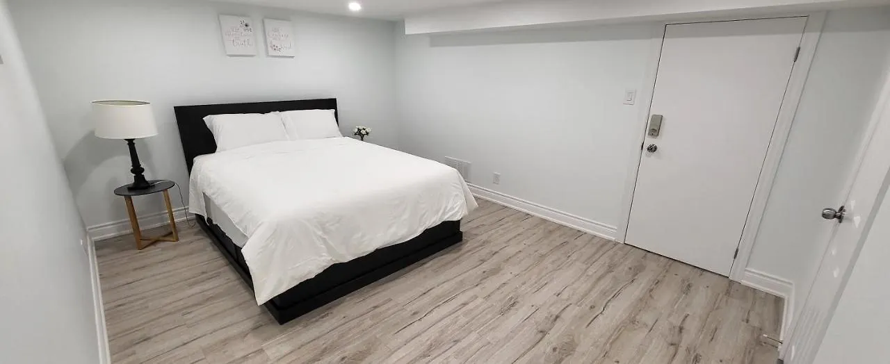 Queen Bedroom With Private Washroom Near 401, 404, Dvp, Markham, North York, Free Parking Toronto 0*,  Canada