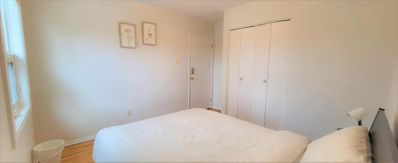 Guest house Queen Bedroom With Private Washroom Near 401, 404, Dvp, Markham, North York, Free Parking Toronto