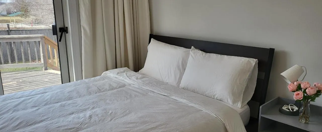Queen Bedroom With Private Washroom Near 401, 404, Dvp, Markham, North York, Free Parking Toronto